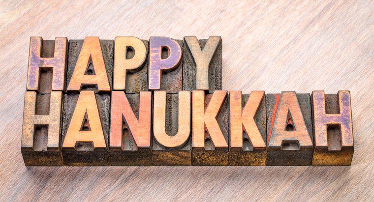 Cosa dovrebbe scrivere qualcuno in una carta di Hanukkah?