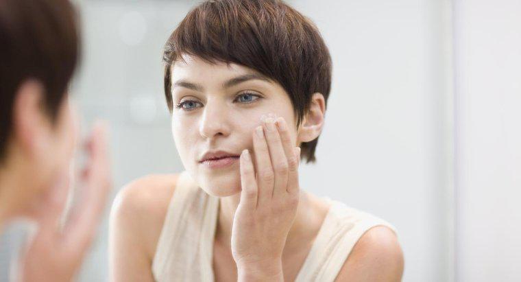 Quali sono le cause dei pori intasati sul naso?