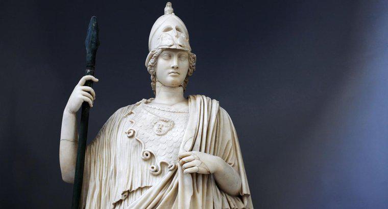 Cosa indossava la dea greca Athena?