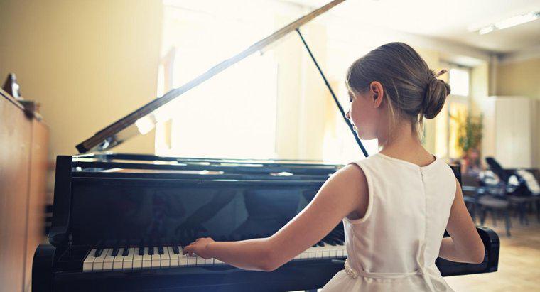 Come si determina l'età di un pianoforte attraverso il suo numero di serie?