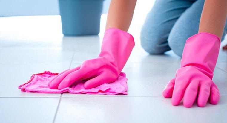 Quali sono gli agenti di pulizia naturale che puoi fare per pulire i pavimenti in piastrelle di ceramica?