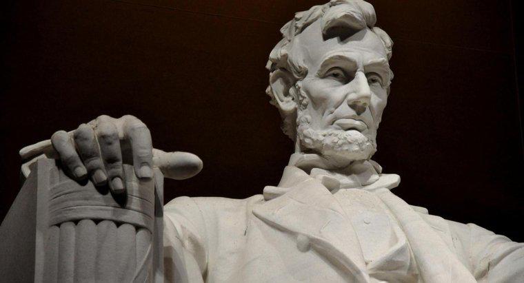 Quali sono alcuni fatti su Abraham Lincoln?