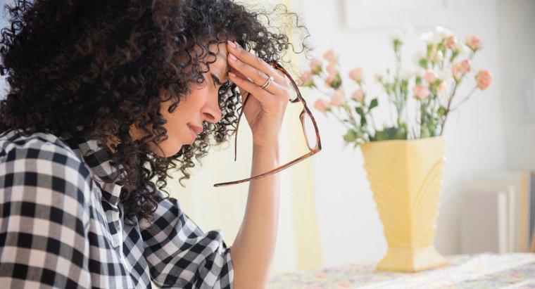 Quali sono i sintomi di un mal di testa da stress?