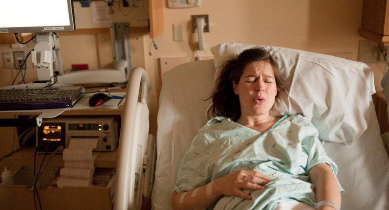 Cosa succede se un feto morto viene lasciato all'interno dell'utero materno?