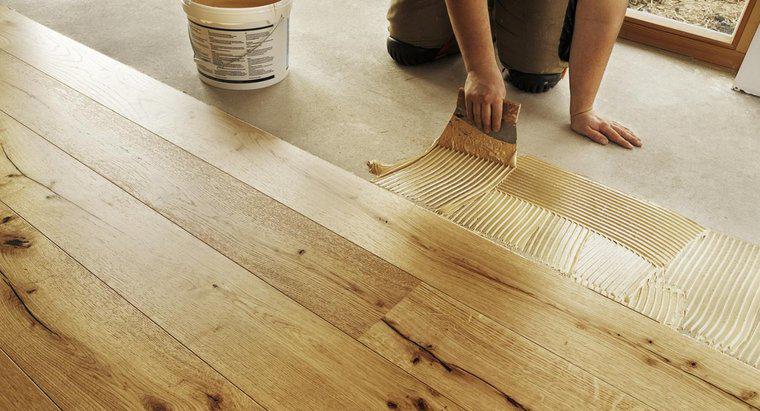 Come rimuovi la colla dai mobili in legno?