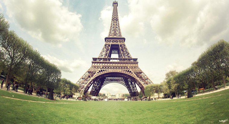 Quante persone visitano la Torre Eiffel ogni anno?