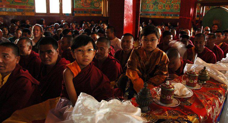Quali sono le tradizioni moderne del buddismo?