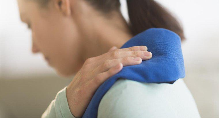 Quali sono alcune cause del dolore nell'angolo superiore sinistro della schiena?