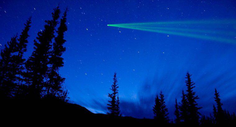 Qual è la differenza tra una cometa e una meteora?