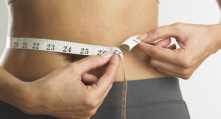 Come possono le donne determinare i pesi sani in base all'altezza e all'età?
