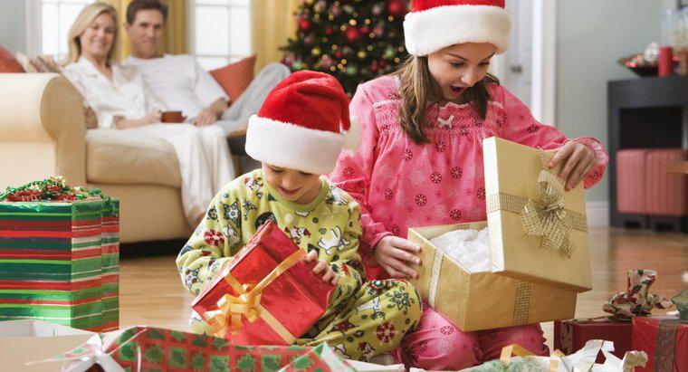 Dove è possibile ottenere regali di Natale gratuiti per i bambini?