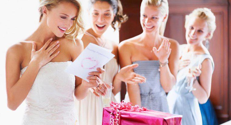 Quale breve messaggio si dovrebbe scrivere in una carta di nozze?