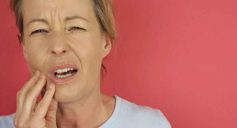 Cosa potrebbe causare dolore al dente quando si morde?
