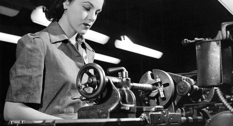 Qual è stata la paga settimanale media per un operaio di fabbrica nel 1944?