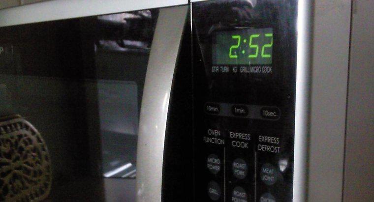Come si sostituisce il fusibile termico in un forno a microonde?