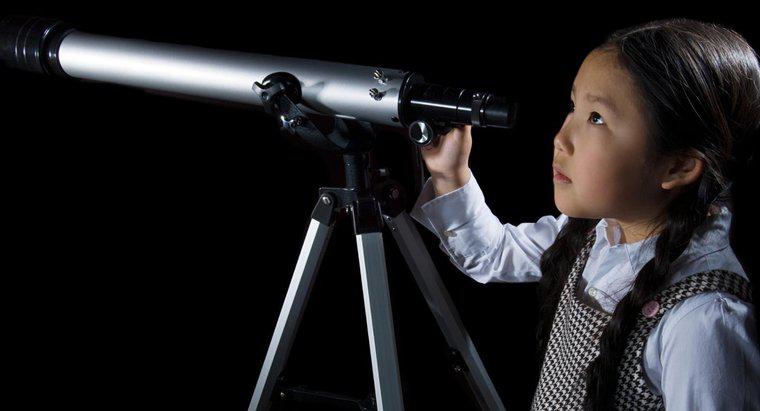Qual è lo scopo primario di un telescopio astronomico?