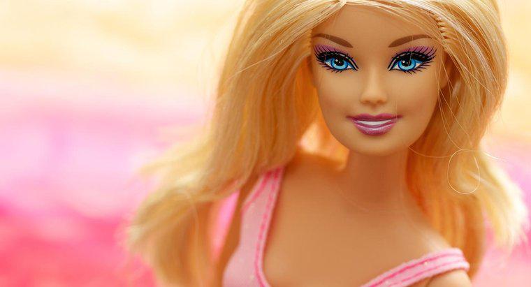 Di quali materiali sono fatti i Barbie Dolls?