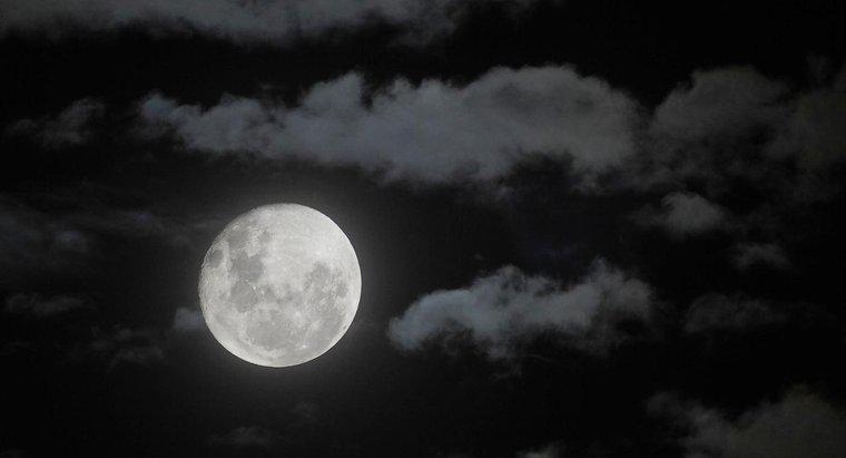 Quanto tempo impiega la luna a ruotare sul suo asse?