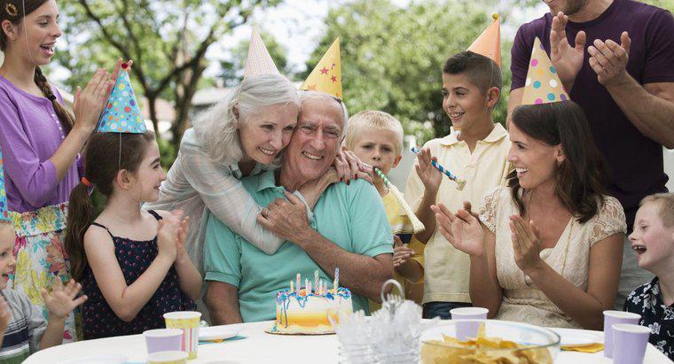 Quali sono i temi divertenti per una festa del 65 ° compleanno?